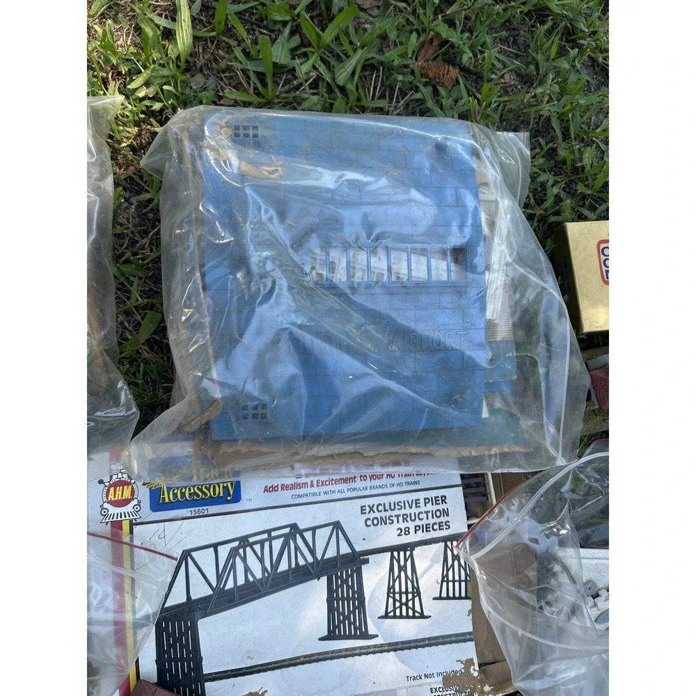 Vintage Model Train Building Lot 15+ Plasticville Lionel Bachmann Etc